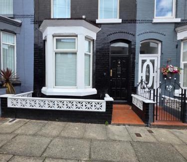 Anfield Apartment | 2 Bedroom Apartments Near Anfield Stadium - Sleeps 4 per Flat