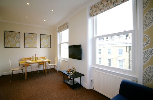 Redcliffe Apartment | 2 Bedroom Apt. in Kensington & Chelsea, London Zone 1, Clean, Comfortable & Easy