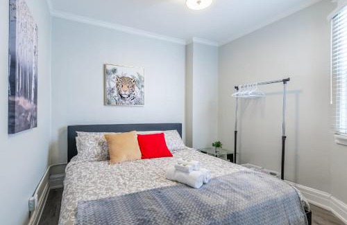 Central Hamilton Apartment | 2 Bedroom Apt Near Downtown - King Bed Netflix