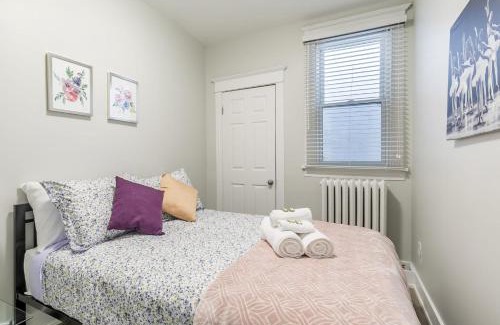 Central Hamilton Apartment | 2 Bedroom Apt Near Downtown - King Bed Netflix