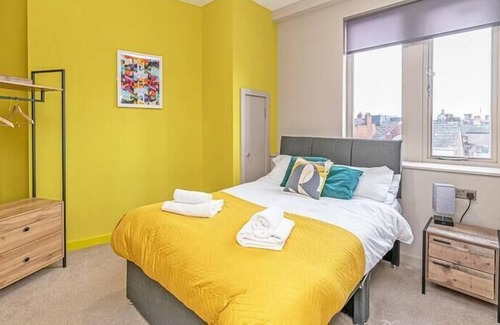Wigan Apartment | 2 Bedroom Apt - Sleeps 5 - Wigan