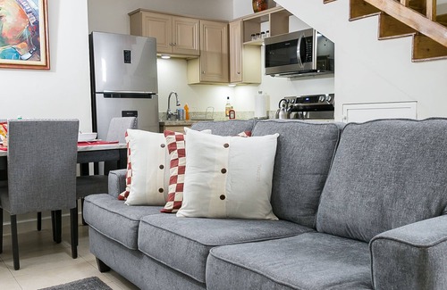 Beverly Hills Apartment | 2 Bedroom at Pine Boulevard Retreat
