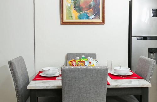 Beverly Hills Apartment | 2 Bedroom at Pine Boulevard Retreat
