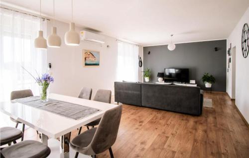 Donje Polje House | 2 Bedroom Awesome Home In Sibenik