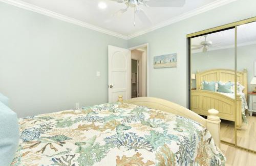Balboa Peninsula House | 2 Bedroom BACK Apt at OCEANFRONT HOME on 15th St