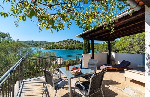 Island Dugi Otok House | 2 bedroom beach front home in Sali