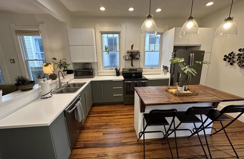 Old Northside House | 2 Bedroom Bungalow on the Old Historic Northside