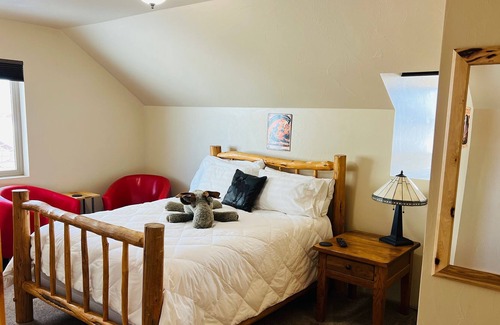 Bozeman Cabin | 2 Bedroom Cabin located on a 10 acre ranch 20 minutes from downtown Bozeman.