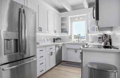 Capitola House | 2 Bedroom Capitola Home w/Rooftop Deck!