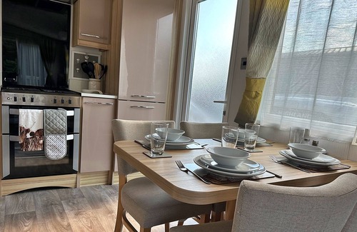 Dornoch House | 2 Bedroom Caravan Master Ensuite With Bath