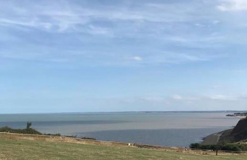 Sheerness Apartment | 2 Bedroom Caravan With Sea Views