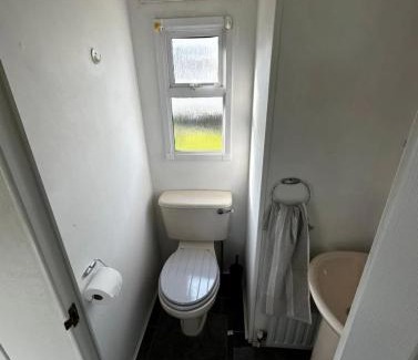 Sheerness Apartment | 2 Bedroom Caravan With Sea Views