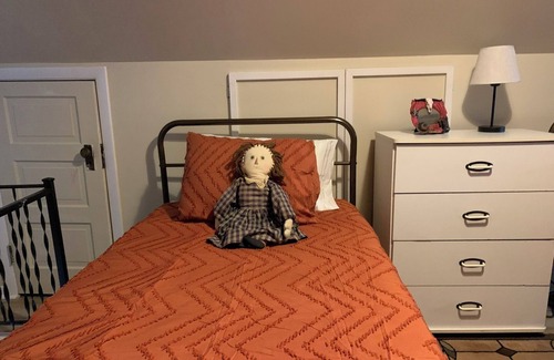 Topeka House | 2-bedroom Carriage House in downtown Topeka - AC high speed Wi-Fi & parking