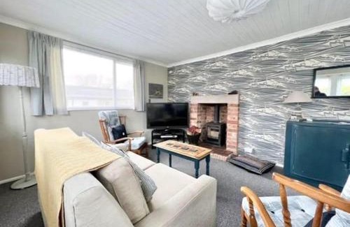 Grimsby House | 2 bedroom chalet bungalow on Humberston Fitties.