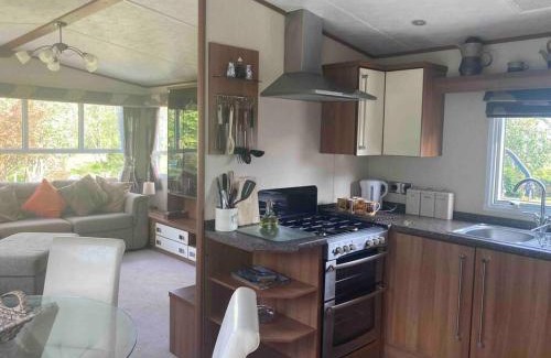 Rhyd-y-clafdy Apartment | 2 bedroom chalet in Chwilog on the Llyn Peninsula