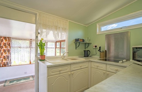 Tywyn Ski Chalet | 2 Bedroom Chalet, Sleeps 4, Pet Friendly, Quiet and Relaxing Location