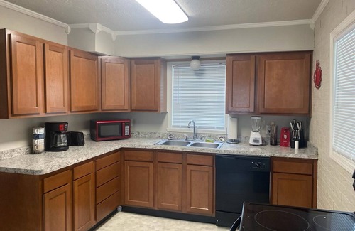 Hemlock House | 2 Bedroom, Close to Championship Park, sleeps 4 with bunk beds