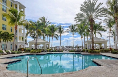 East Ocean Ave Condo | 2 Bedroom Condo 321250 by Houzlet