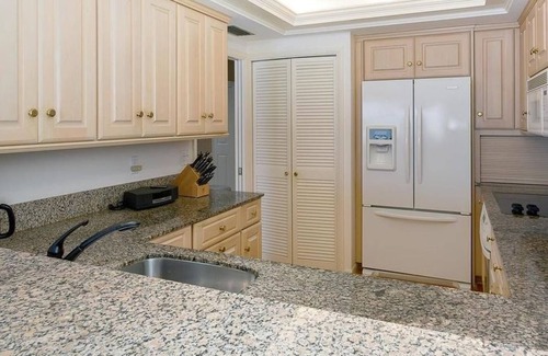 South Beach Condo | 2 Bedroom Condo 431594 by Houzlet