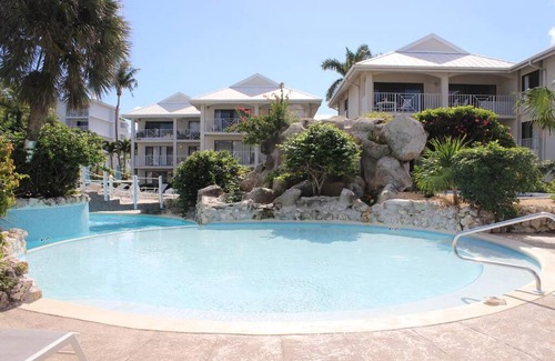 Seven Mile Beach Apartment | 2 Bedroom Condo 7 Mile Beach - #207 Sunset Cove
