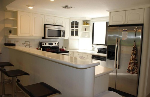 Seven Mile Beach Apartment | 2 Bedroom Condo 7 Mile Beach - #207 Sunset Cove