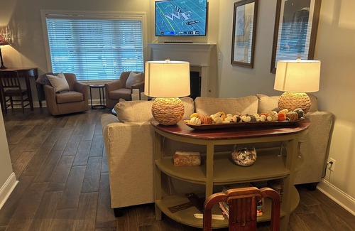 Oxford Condo | 2-bedroom condo in Oxford! 1 mile from The Square and Stadium!