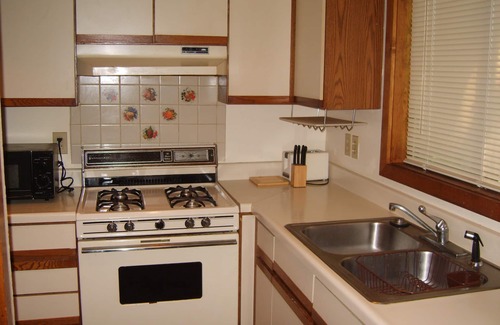 Chapel Hill Condo | 2-bedroom condo just 13 minutes walk to Franklin Street