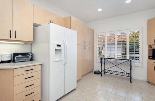 Mission Viejo Condo | 2 Bedroom Condo L-596458 by Houzlet