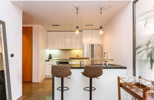 Mid-Market Condo | 2 Bedroom Condo L-466534 by Houzlet