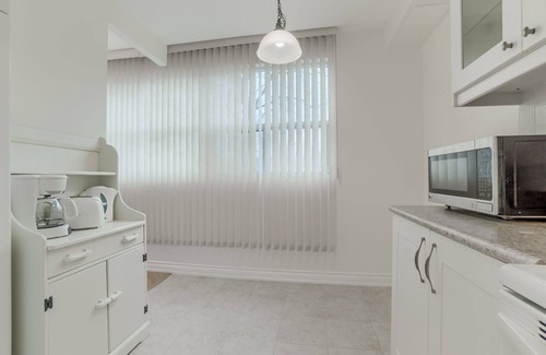 High Park North Condo | 2 Bedroom Condo next to High Park