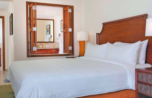 Ko Olina Villa | 2 Bedroom Condo On Hawaiian Beach - Family Friendly - 7 nights