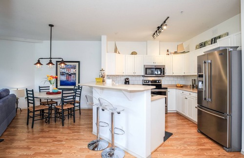 North End Condo | 2 Bedroom Condo Overlooking Nature Sanctuary