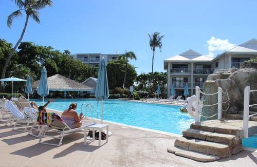 Seven Mile Beach Apartment | 2 Bedroom Condo Seven Mile Beach -Sunset Cove - Newly Renovated