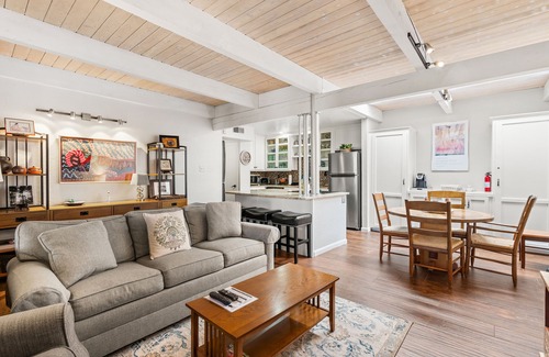 Northeast Santa Fe Hotel | 2-Bedroom Condo with Kiva Fireplace Walk to the Plaza