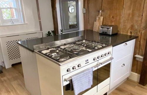 Stalbridge House | 2 Bedroom Cottage - Sleeps 4 - Wifi Fireplace