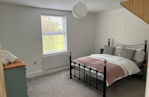 Swindon Cottage | 2 bedroom cottage in the heart of Old Town