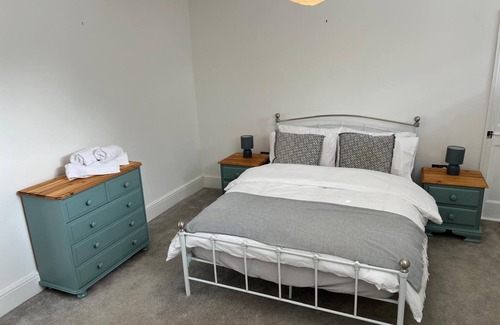 Swindon Cottage | 2 bedroom cottage in the heart of Old Town