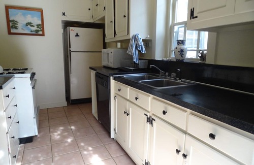 South of Broad Cottage | 2 Bedroom Cottage in the center of town! Free Parking and Private Courtyard!