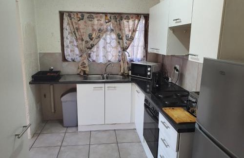 Greater Johannesburg Metropolitan Area Apartment | 2 Bedroom Cottage