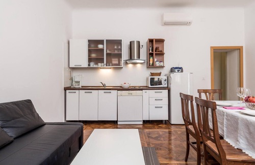Volosko Apartment | 2 bedroom cozy apartment in Volosko