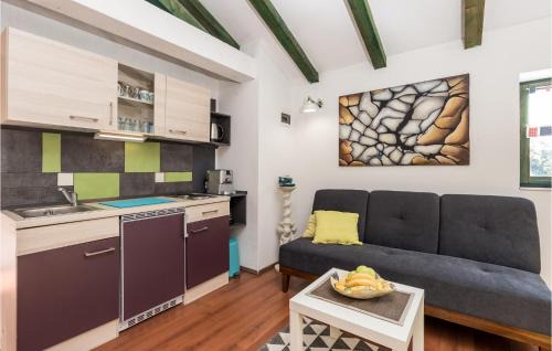 Kastav Apartment | 2 Bedroom Cozy Apartment In Kastav