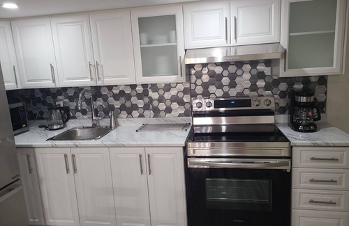 Brampton House | 2 Bedroom Cozy basement apartment