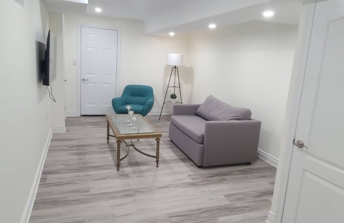 Brampton House | 2 Bedroom Cozy basement apartment