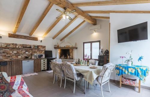 Kostrcani House | 2 bedroom cozy home in Kostrcani