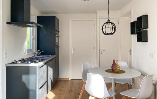 Heinkenszand House | 2 Bedroom Cozy Home In Heinkenszand