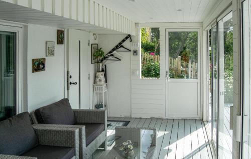 Skarholmen House | 2 Bedroom Cozy Home In Skärholmen