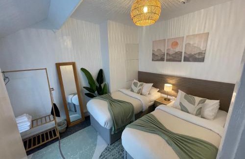 Spennymoor House | 2 Bedroom Cozy Home Sleeps 6 with 1Gb Wi-Fi near Durham & Darlington-Kynren
