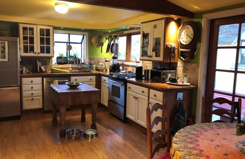 Central San Mateo House | 2-Bedroom Craftsman Downtown San Mateo, Shared