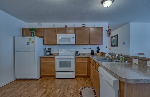 Fernandina Villa | 2 BEDROOM CUTE PATIO VILLA NEAR BROWNWOOD PADDOCK SQUARE THE VILLAGES FL