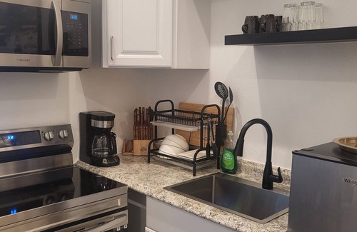 Des Moines Cottage | 2-bedroom DADU unit in tranquil Des Moines.